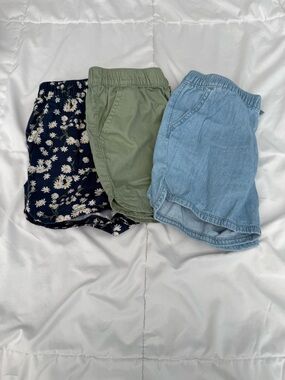 Place Girls 3-Pack Shorts in Olive, Light Blue & Navy Daisy